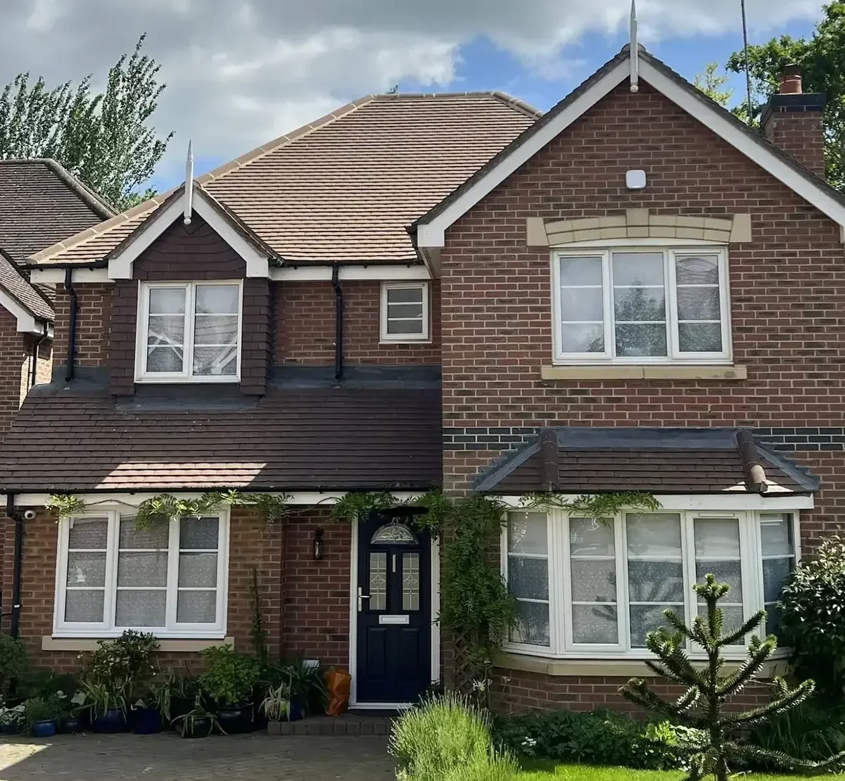 A roof still clean two years after ECS cleaning and DDAC biocide treatment