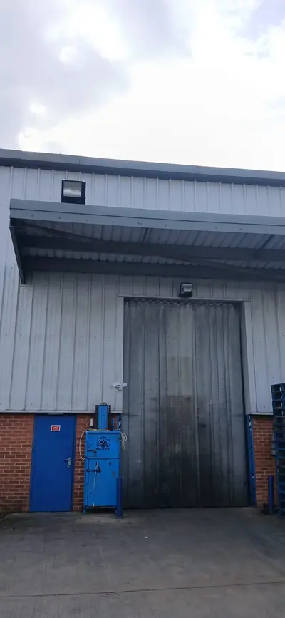 Warehouse Exterior Cleaning - Lung Wah Chong, Oxford (OX2 0FA) - photo 17